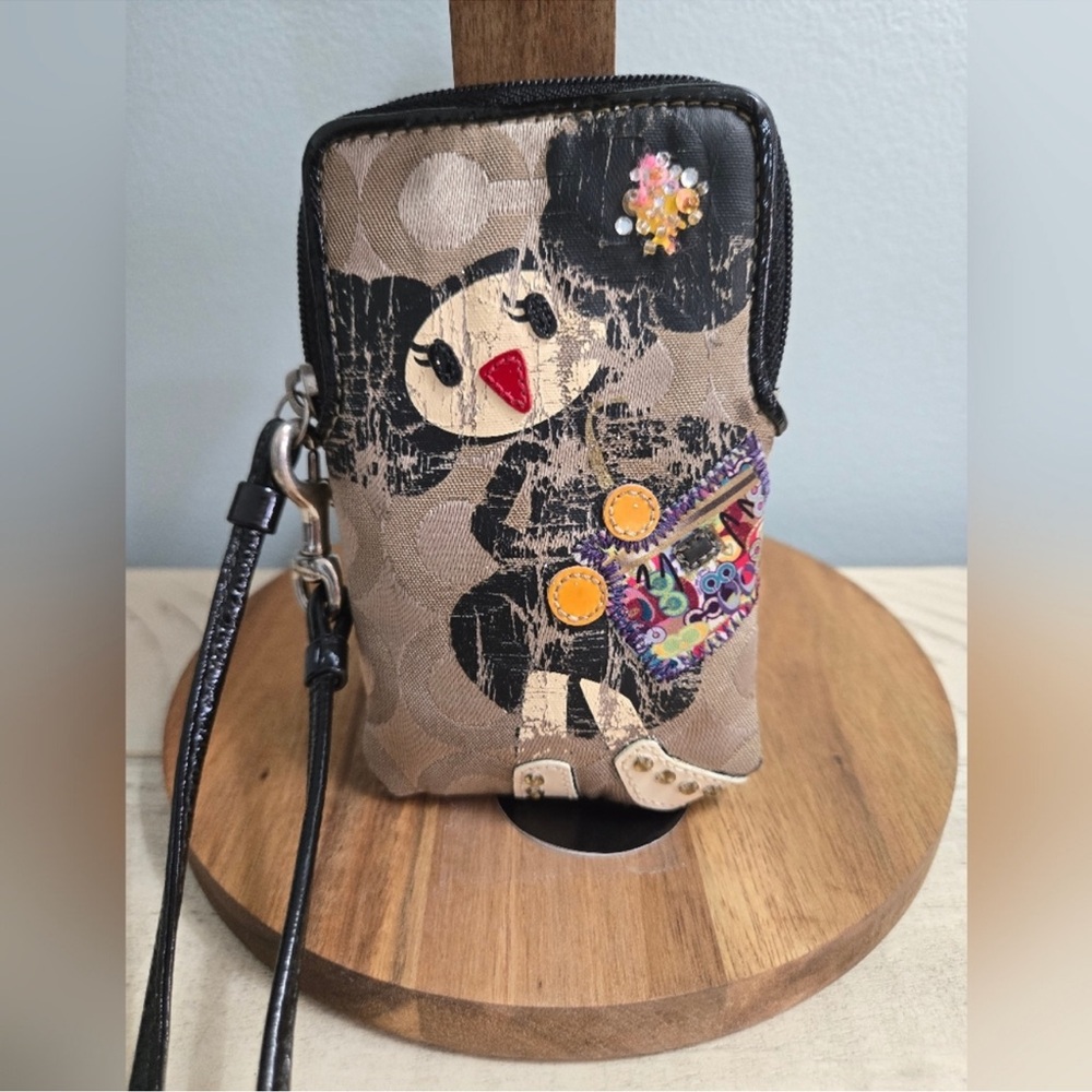 Coach Poppy Chan “Pepper” Wristlet - Signature Appliqué Character Wristlet RARE - Picture 12 of 12